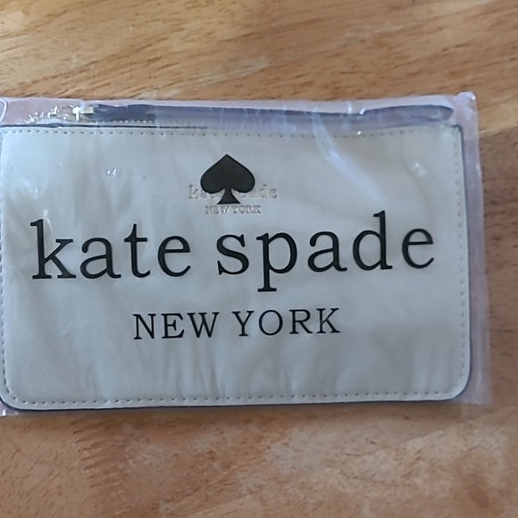 Kate Spade Wristlet - Picture 1 of 3
